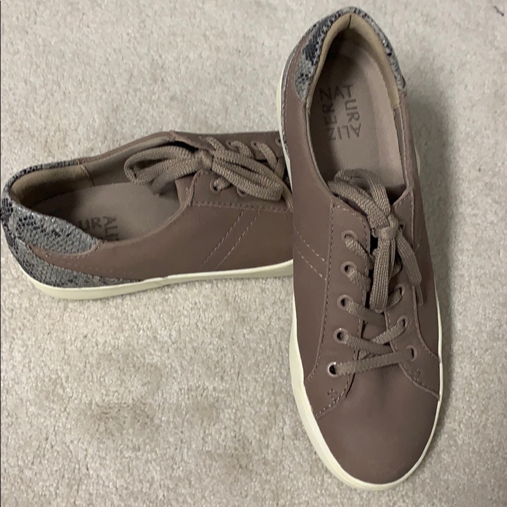 Naturalizer sneakers